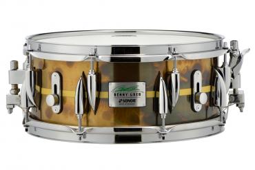 CAJA SIGNATURE 13X5.75 BENNY GREB LATÓN