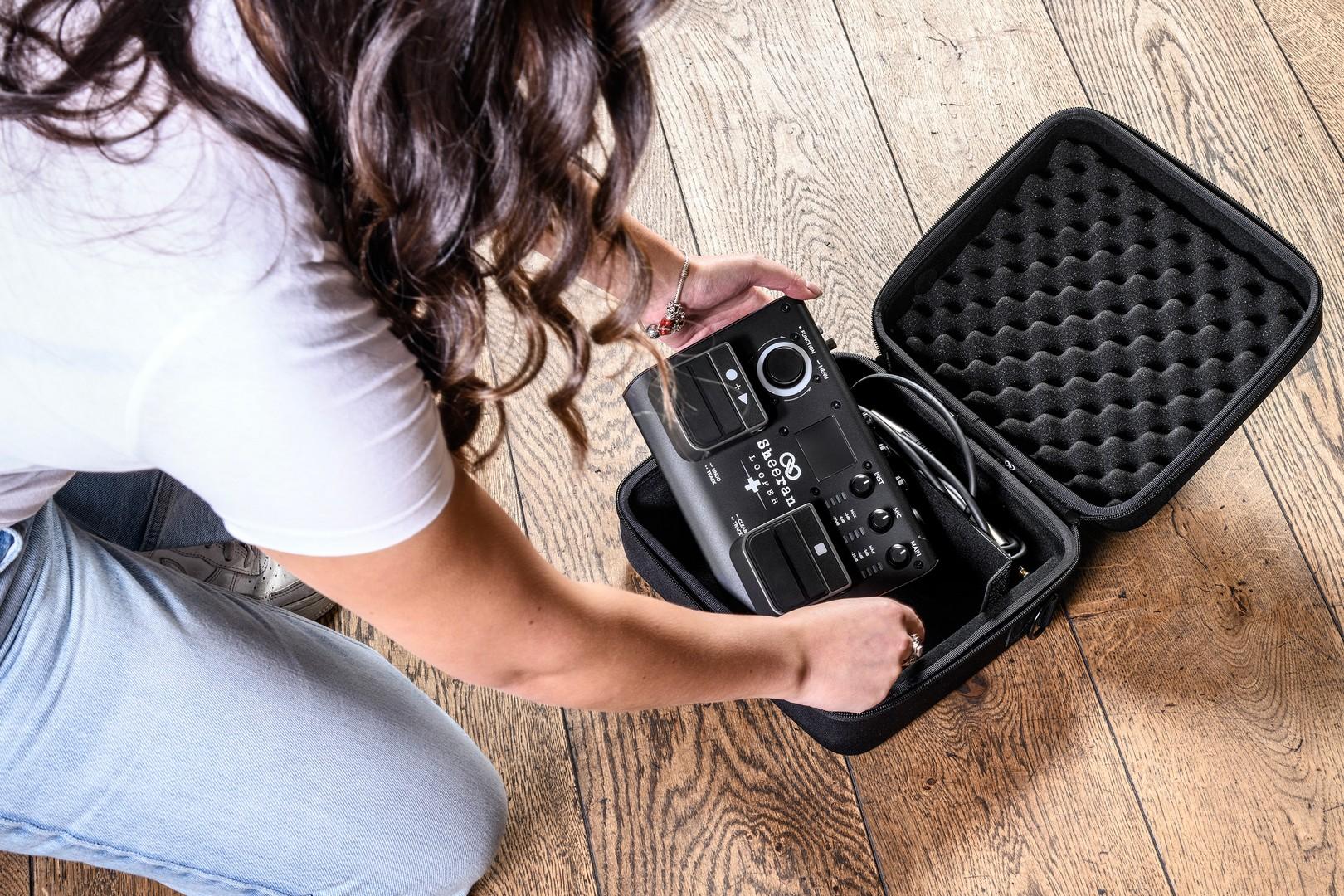 UB0018494BL CR SHEERAN LOOPER + HARDCASE BLACK