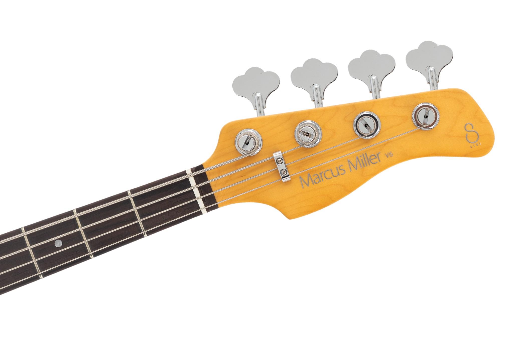 V6-4 AWH ANTIQUE WHITE